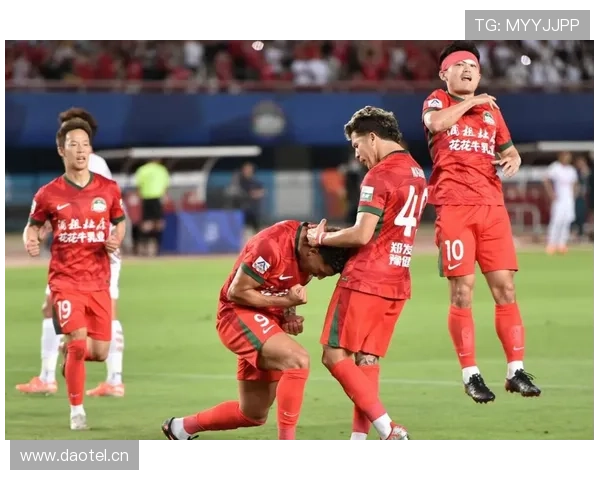 中超联赛最新战报揭晓豪门对决激烈角逐排名变化明显 - 副本 (2)